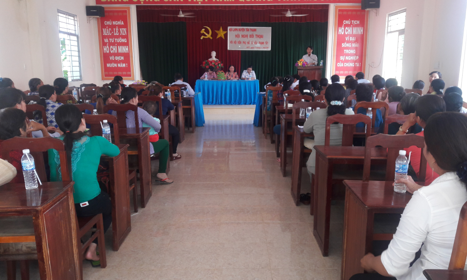 T&acirc;n Thạnh: Đối thoại với Hội li&ecirc;n hiệp Phụ nữ về x&acirc;y dựng n&ocirc;ng th&ocirc;n mới