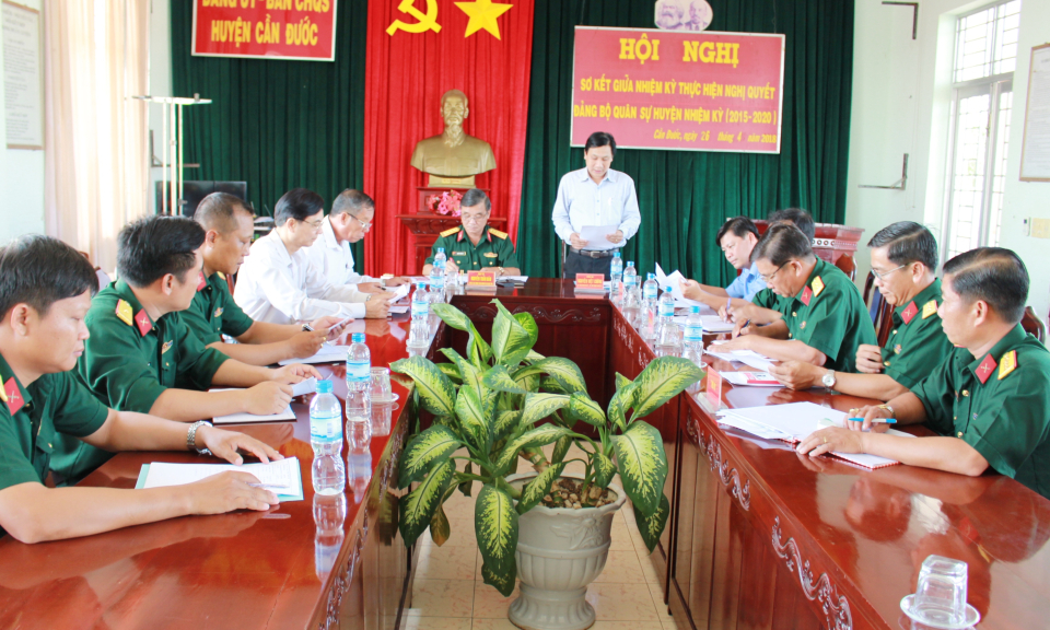 Cần Đước: Sơ kết giữa nhiệm kỳ thực hiện nghị quyết Đại hội đảng bộ qu&acirc;n sự
