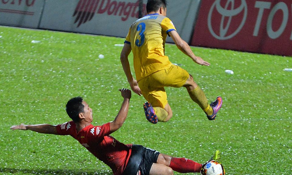 V&ograve;ng 1/8 C&uacute;p QG: Long An ngẩng cao đầu rời giải