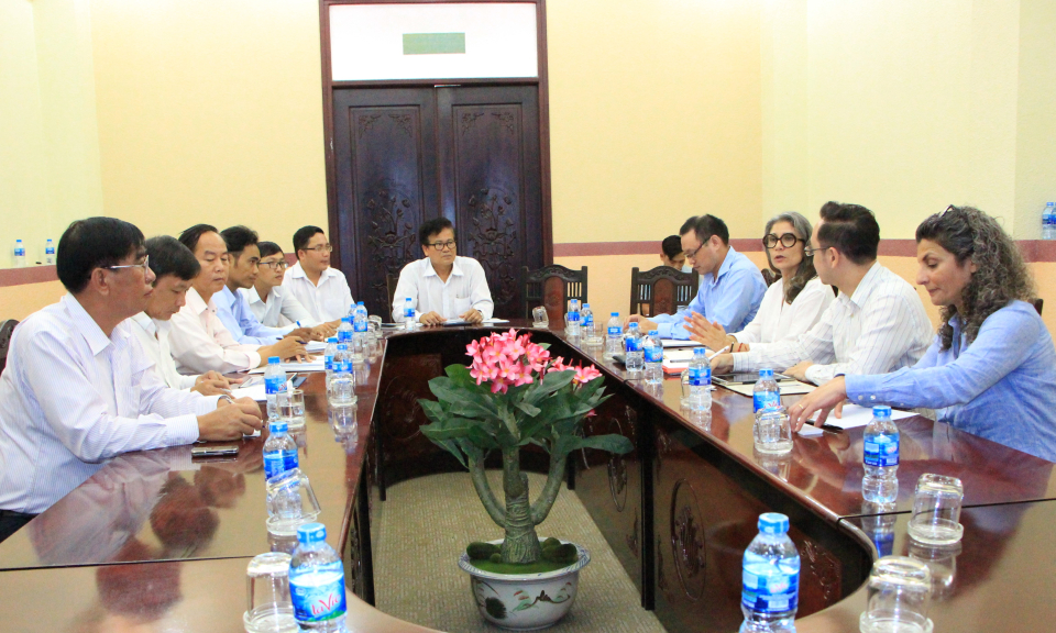 Tìm giải pháp xử lý lục bình tr&ecirc;n s&ocirc;ng