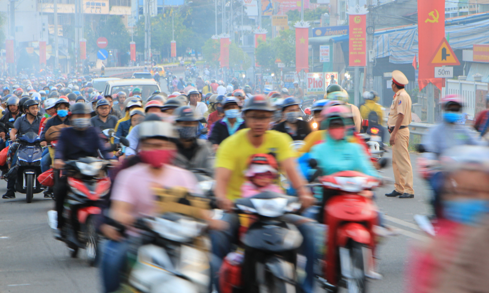 D&ograve;ng xe cộ tr&ecirc;n QL1 sau 4 ng&agrave;y nghỉ Lễ