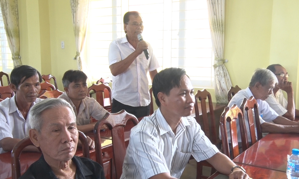 Đại biểu Quốc hội tiếp x&uacute;c cử tri tại Đức Ho&agrave;