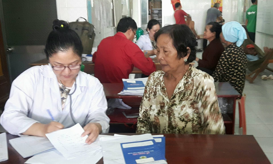 Bến Lức: Số người tham gia BHYT hộ gia đ&igrave;nh tăng mạnh