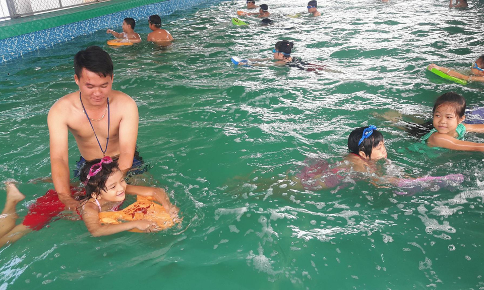 Bến Lức : Đưa m&ocirc;n bơi v&agrave;o trường học