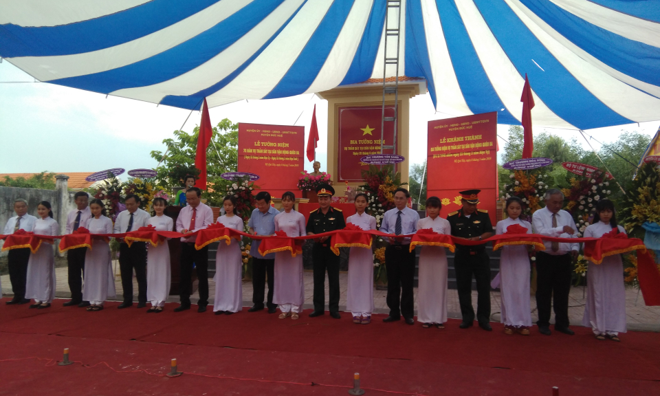 Lễ tưởng niệm 70 năm vụ thảm s&aacute;t Qu&eacute;o Ba v&agrave; Kh&aacute;nh th&agrave;nh Bia tưởng niệm