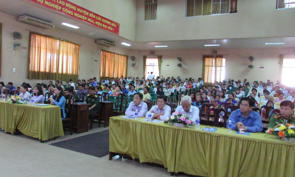 Bến Lức ph&aacute;t động th&aacute;ng c&ocirc;ng nh&acirc;n 2018