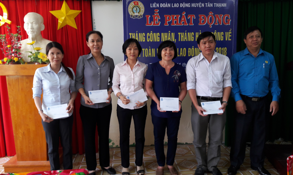 T&acirc;n Thạnh ph&aacute;t động th&aacute;ng c&ocirc;ng nh&acirc;n