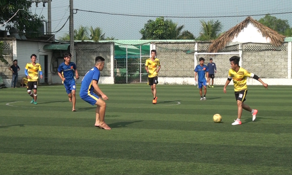 Đức H&ograve;a: Khai mạc giải b&oacute;ng đ&aacute; mini trong c&ocirc;ng nh&acirc;n vi&ecirc;n chức lao động