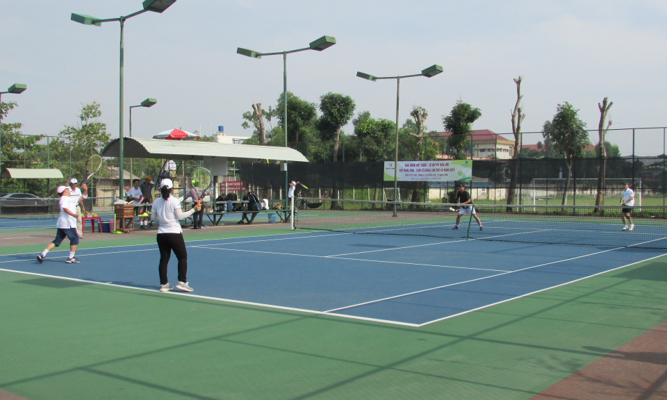Giải quần vợt CNVCLĐ huyện Bến Lức: C&uacute;p Nam Long