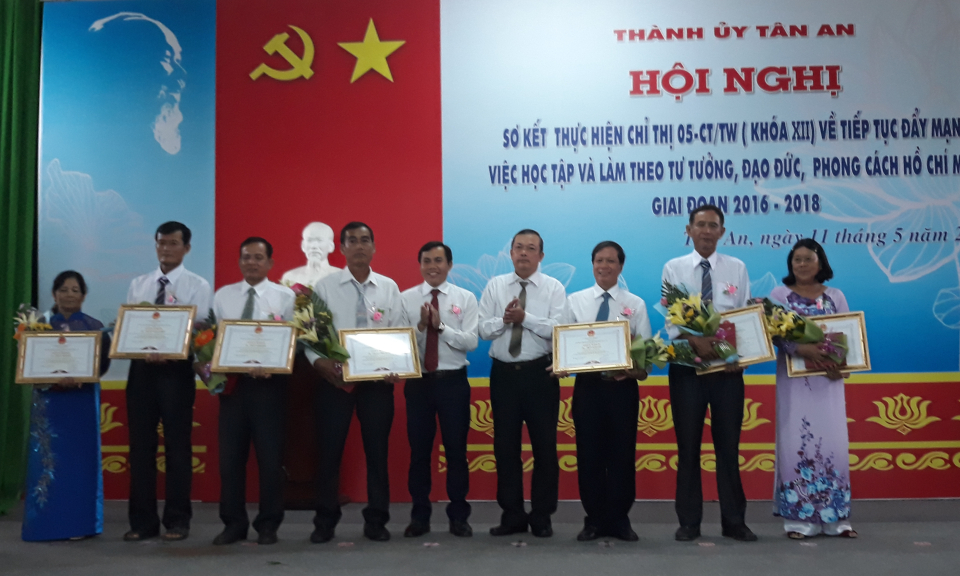 TP T&acirc;n An: Sơ kết thực hiện chỉ thị 05 của Bộ Ch&iacute;nh Trị