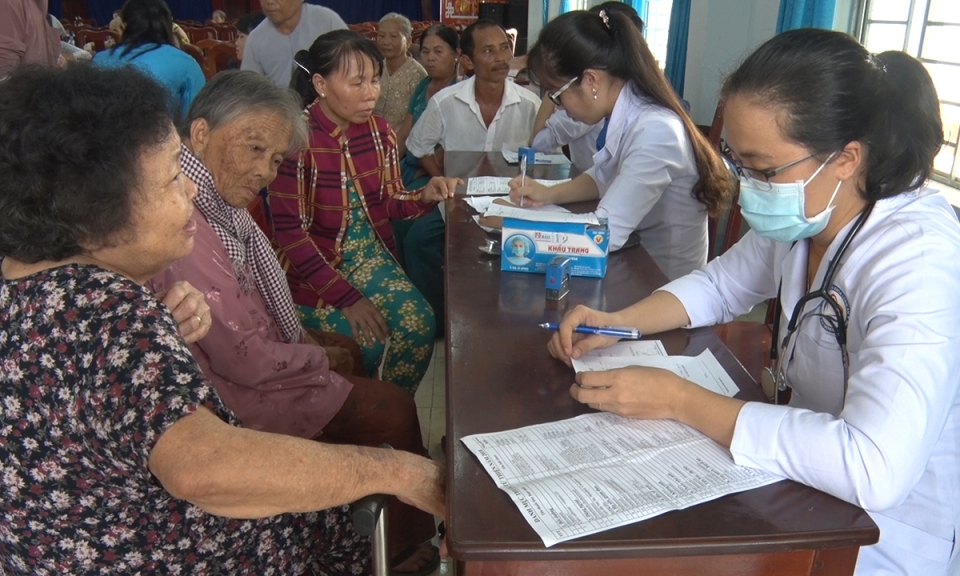 Đức Ho&agrave;: Ng&agrave;y hội Thầy thuốc trẻ l&agrave;m theo lời B&aacute;c