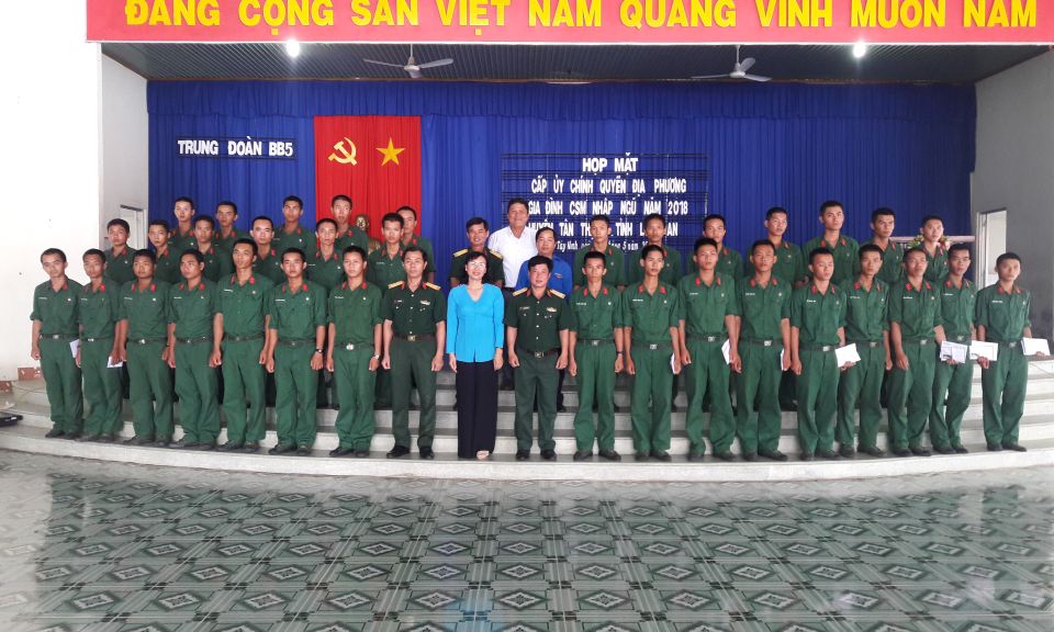 T&acirc;n Thạnh: Thăm t&acirc;n binh sư đo&agrave;n 5 tỉnh T&acirc;y Ninh