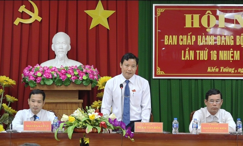 Hội nghị Ban chấp h&agrave;nh Đảng bộ thị x&atilde; Kiến Tường lần thứ 16