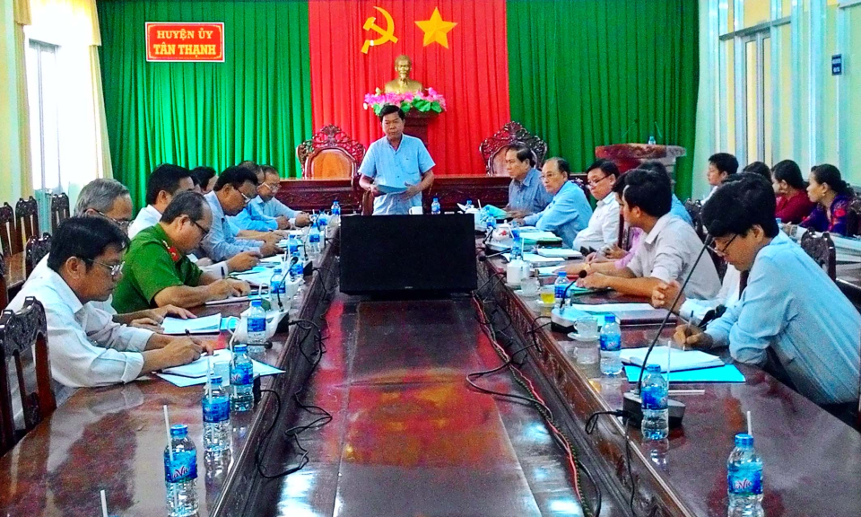 Đo&agrave;n gi&aacute;m s&aacute;t Ban thường vụ Tỉnh ủy Long An l&agrave;m việc với Huyện ủy T&acirc;n Thạnh