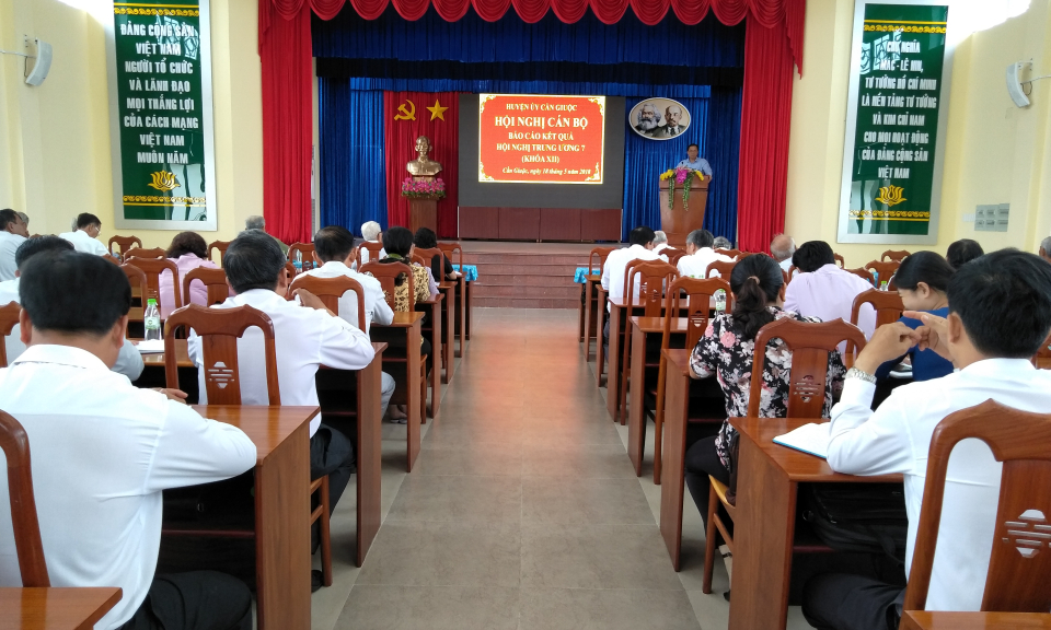 Cần Giuộc: Hội nghị c&aacute;n bộ, b&aacute;o c&aacute;o kết quả hội nghị Trung ương 7