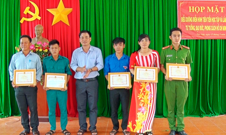 T&acirc;n Thạnh: Tổng kết cuộc thi t&igrave;m hiểu tư tưởng, đạo đức phong c&aacute;ch Hồ Ch&iacute; Minh năm 2018