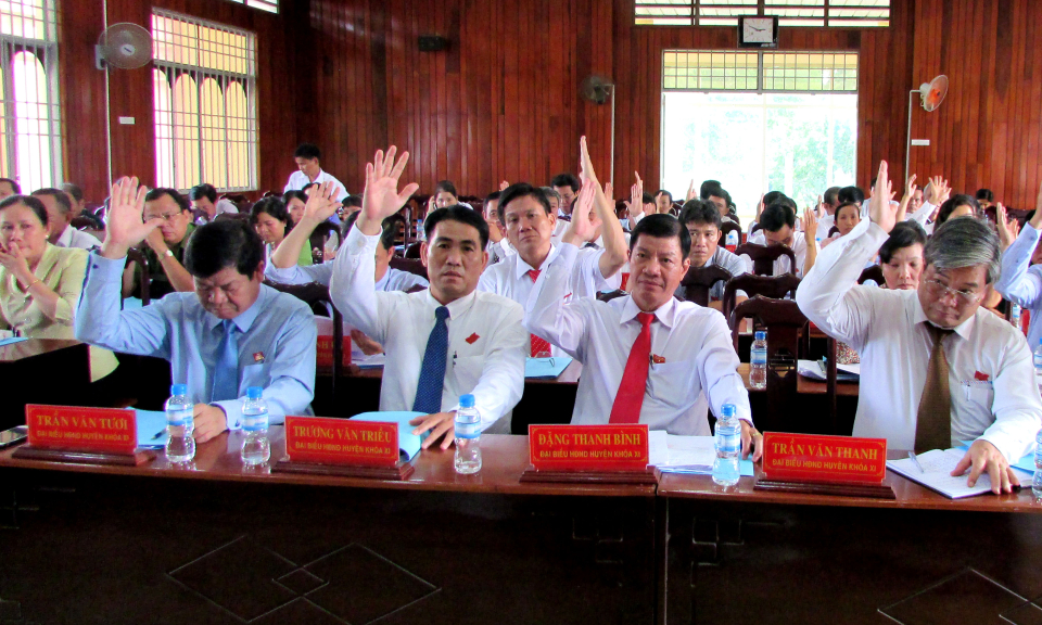 HĐND huyện Bến Lức kho&aacute; XI tổ chức kỳ họp thứ 10 kỳ họp bất thường