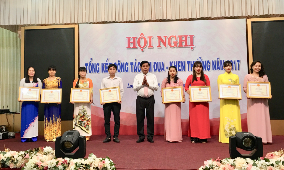 Long An: Tổng kết c&ocirc;ng t&aacute;c thi đua, khen thưởng năm 2017