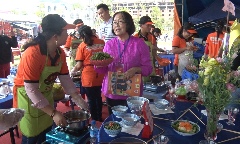 Đức H&ograve;a: Hội thi ẩm thực &ldquo;M&oacute;n ngon qu&ecirc; em&rdquo;