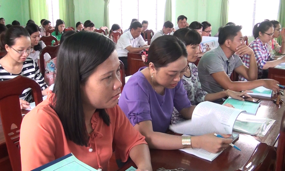 Đức Ho&agrave;: Khai giảng lớp bồi dưỡng kiến thức quốc ph&ograve;ng v&agrave; an ninh