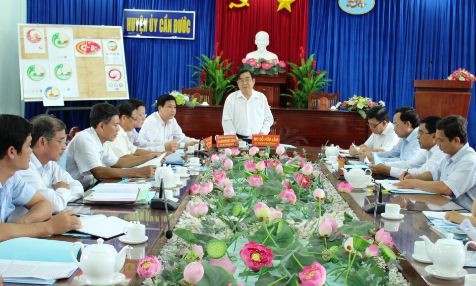 Ph&oacute; B&iacute; thư thường trực Tỉnh ủy Đỗ Hữu L&acirc;m l&agrave;m việc tại Cần Đước