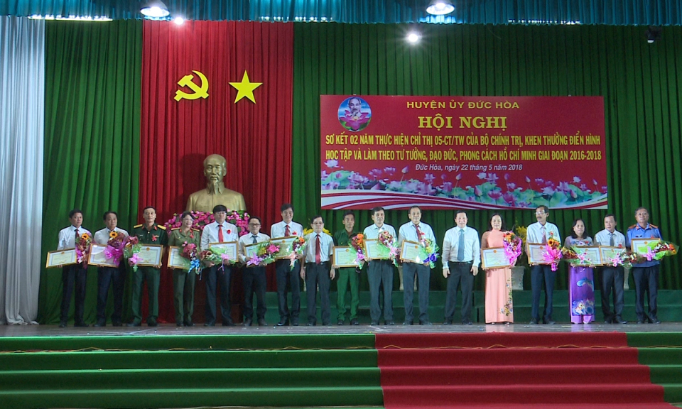 Đức Ho&agrave;: Sơ kết 02 năm thực hiện Chỉ thị 05-CT/TW của Bộ ch&iacute;nh trị