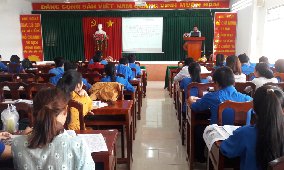 T&acirc;n Thạnh: Tập huấn c&aacute;n bộ đo&agrave;n cơ sở năm 2018