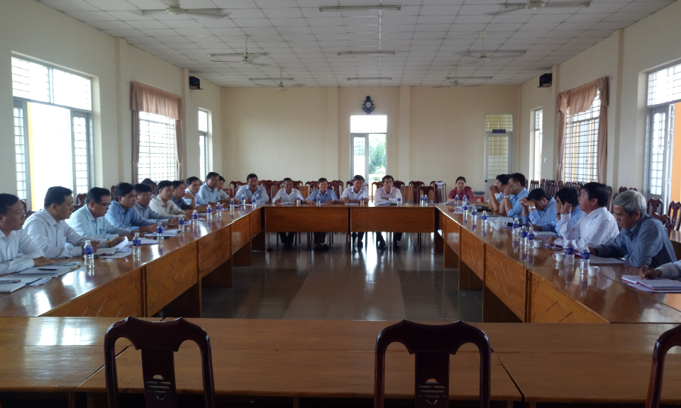 B&iacute; thư huyện ủy Bến Lức l&agrave;m việc tại x&atilde; Thanh Ph&uacute;