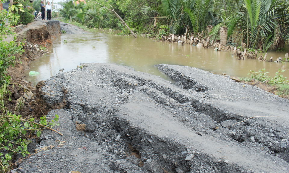 Cần Đước xảy ra t&igrave;nh trạng sạt lỡ nghi&ecirc;m trọng