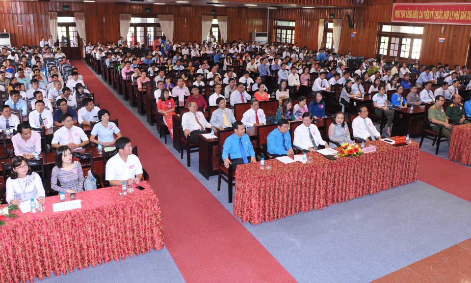 Tỉnh Long An: Tuy&ecirc;n dương, khen thưởng c&ocirc;ng nh&acirc;n lao động giỏi năm 2018