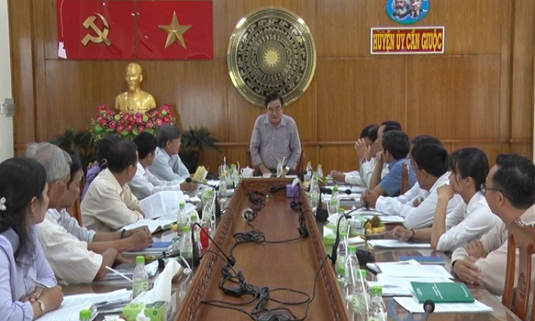 Cần Giuộc: Ph&oacute; b&iacute; thư tỉnh uỷ Đỗ Hữu L&acirc;m kiểm tra g&iacute;am s&aacute;t thực hiện quy chế d&acirc;n chủ