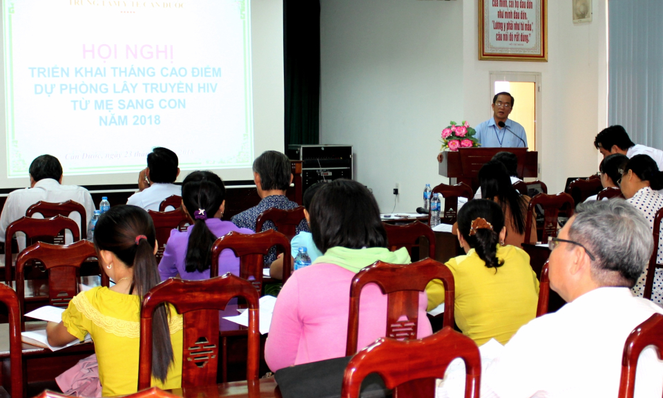 Cần Đước : Triển khai Th&aacute;ng cao điểm dự ph&ograve;ng l&acirc;y truyền HIV từ mẹ sang con năm 2018