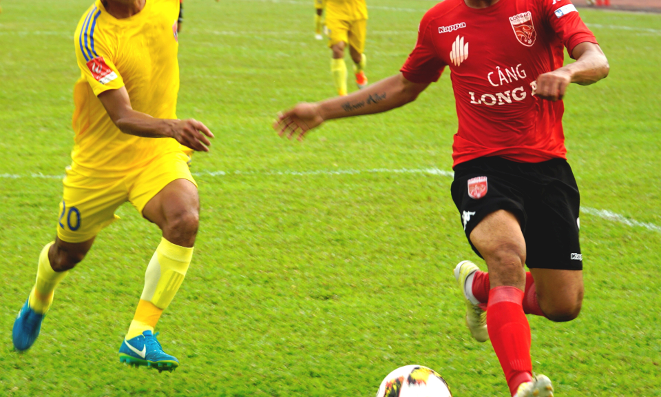 V&ograve;ng 5 HNQG, CLB. BĐ. Huế – Long An: &ldquo;C&ocirc;ng l&agrave;m thủ ph&aacute;&rdquo;, Long An lại bị chia điểm