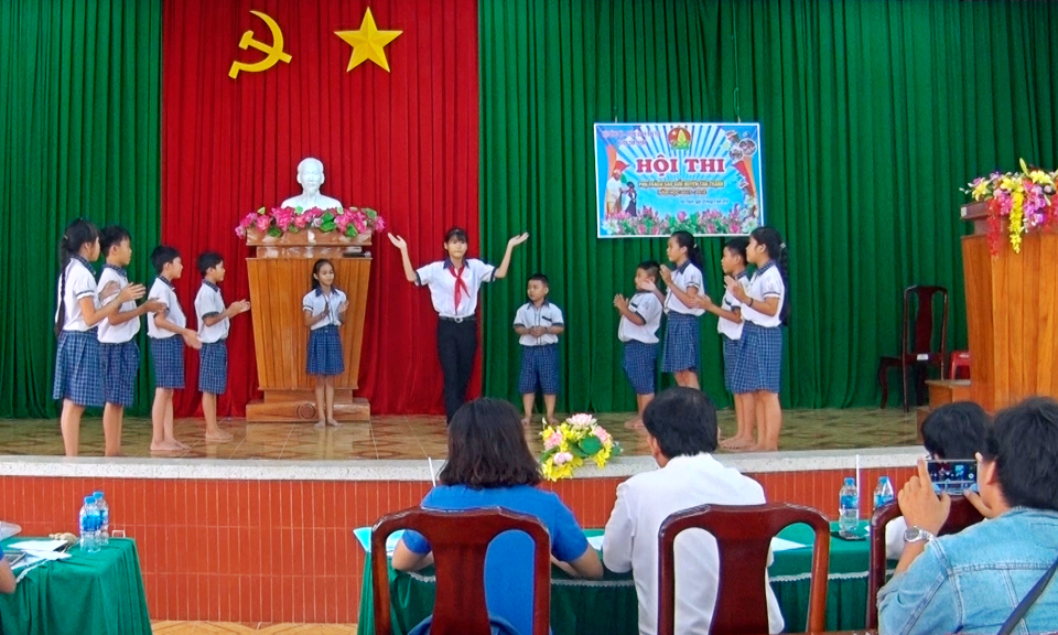 T&acirc;n Thạnh: Hội thi &ldquo;Phụ tr&aacute;ch Sao giỏi&rdquo; v&agrave; Hội thi &ldquo;Thủ khoa – &Aacute; khoa t&iacute; hon&rdquo;