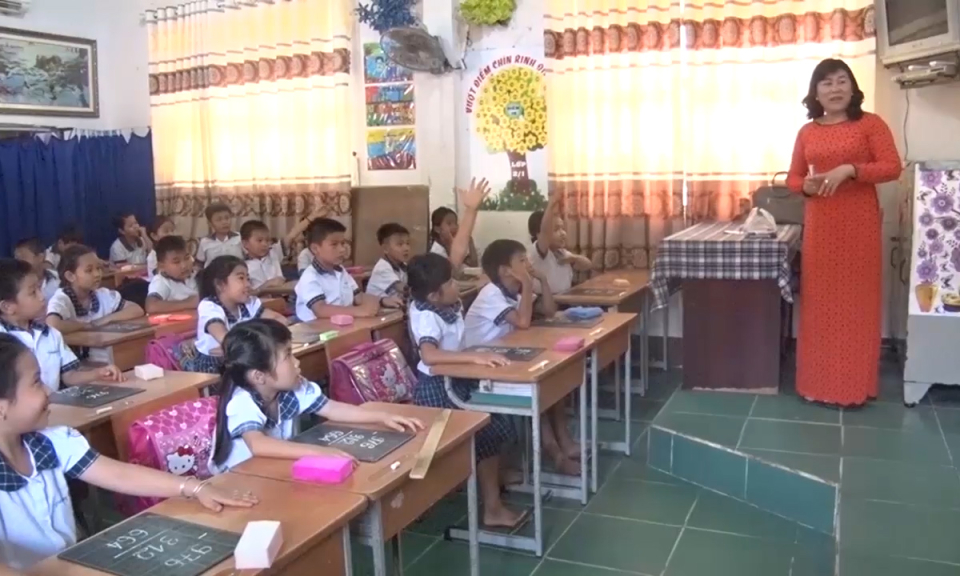 Nh&agrave; gi&aacute;o ưu t&uacute; Trần Thị Thu suốt đời học tập B&aacute;c