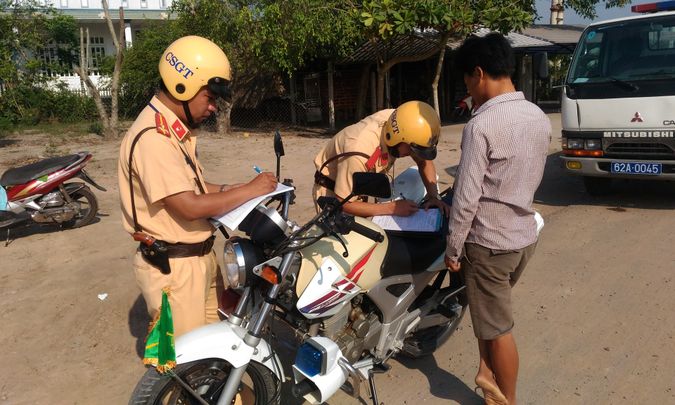 Đức Ho&agrave; phấn đấu k&eacute;o giảm tai nạn giao th&ocirc;ng 6 th&aacute;ng cuối năm