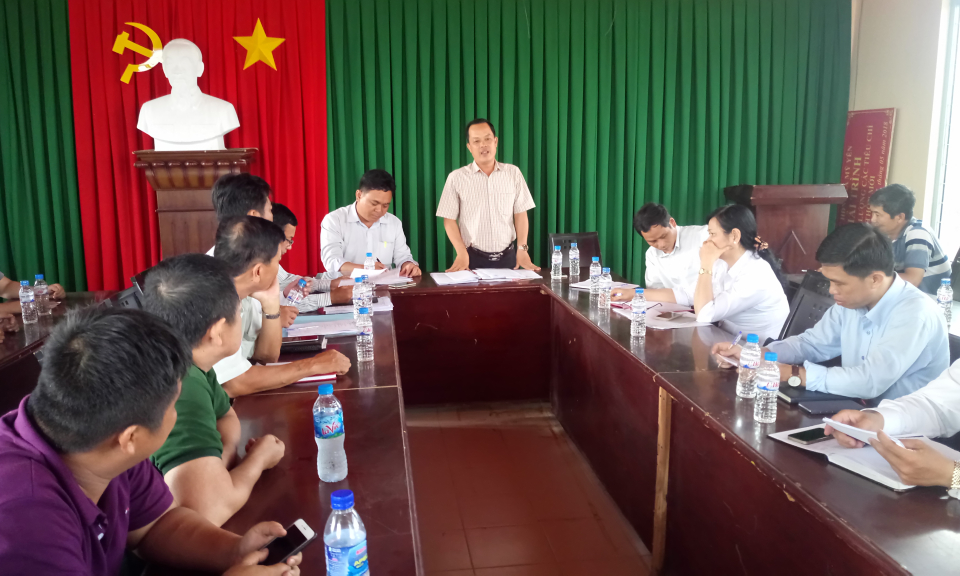 Bến Lức: L&agrave;m việc với c&aacute;c cơ sở vi phạm lĩnh vực đất đai v&agrave; x&acirc;y dựng