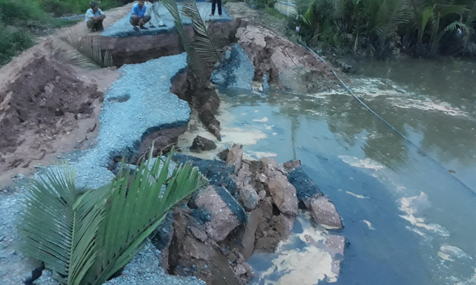 Cần Giuộc: Sạt lỡ nghi&ecirc;m trọng tại đường B&agrave; Kiểu, ấp Mương Ch&agrave;i, x&atilde; Phước Lại