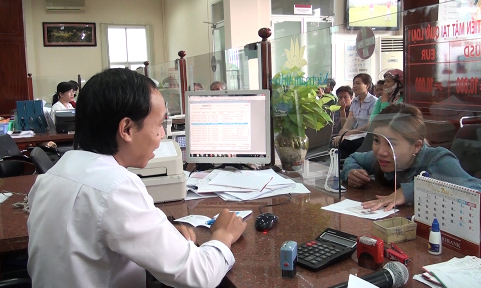 Đức Ho&agrave;: M&ocirc; h&igrave;nh” Nụ cười c&ocirc;ng sở” v&agrave; “Văn ho&aacute; Agribank”