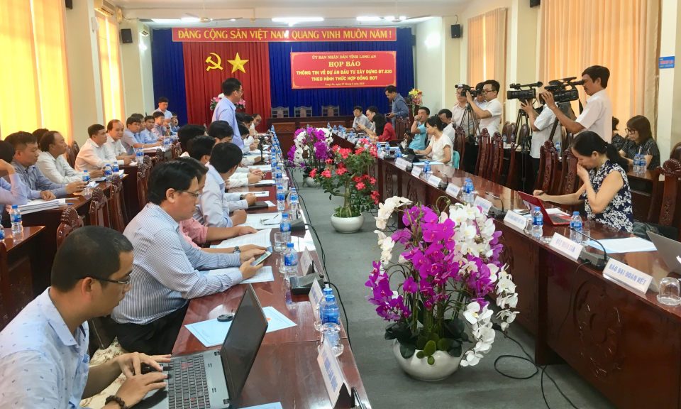 Tỉnh Long An họp b&aacute;o th&ocirc;ng tin Dự &aacute;n BOT Đường Tỉnh 830