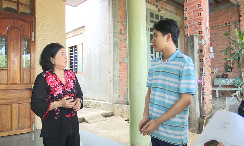 Ph&oacute; chủ tịch Hội bảo vệ quyền trẻ em Việt Nam-L&ecirc; Thị Thu l&agrave;m việc tại Đức Ho&agrave;