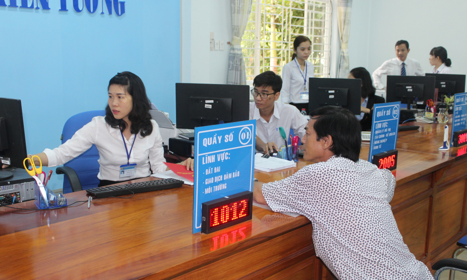 TX Kiến Tường: Trung t&acirc;m h&agrave;nh ch&iacute;nh c&ocirc;ng &ndash; Bước đột ph&aacute; trong cải c&aacute;ch thủ tục h&agrave;nh ch&iacute;nh