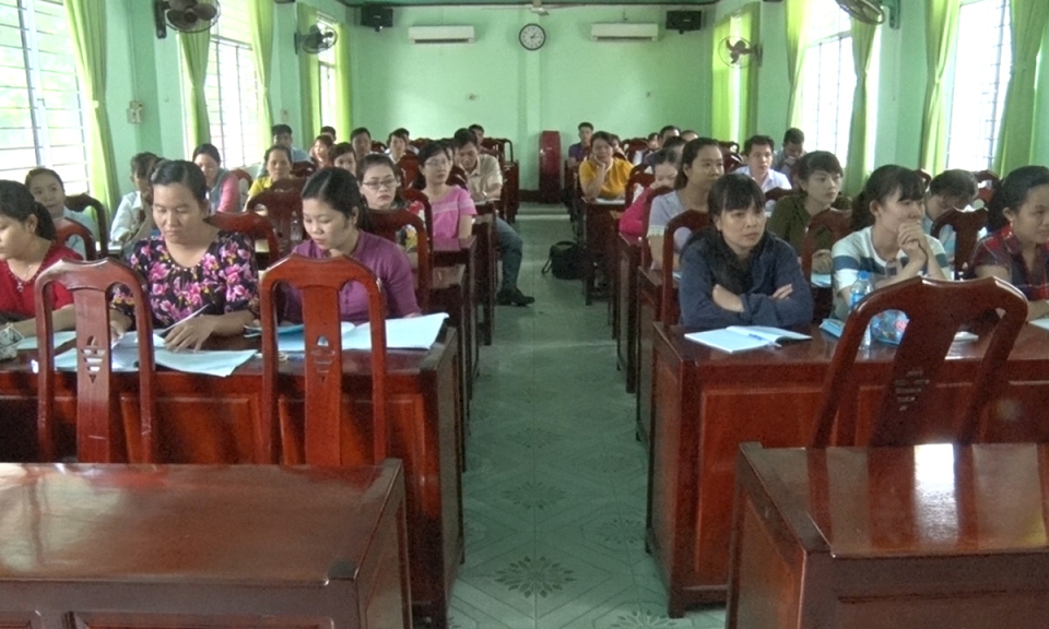 Đức H&ograve;a: Khai giảng lớp đảng vi&ecirc;n mới