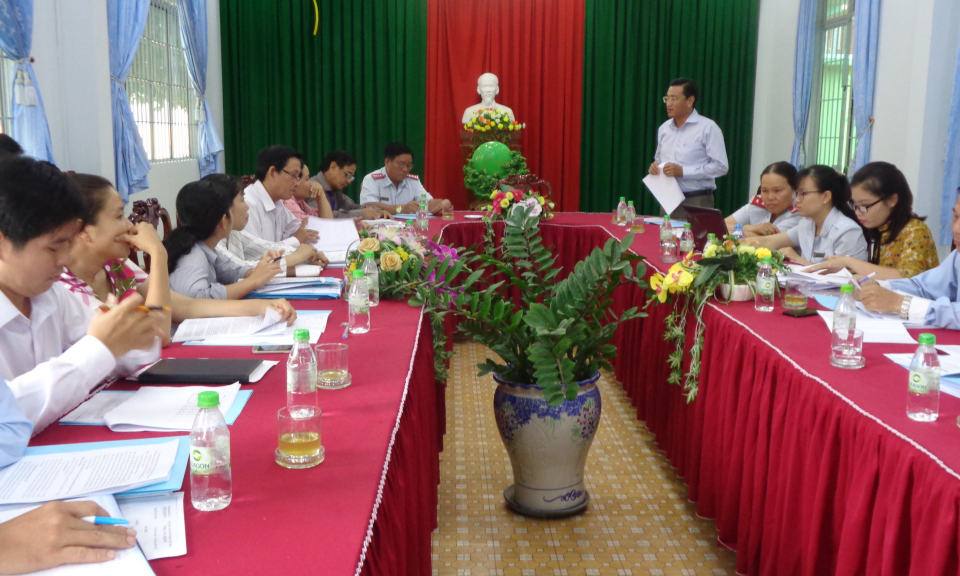 Kiểm tra c&ocirc;ng t&aacute;c cải c&aacute;ch h&agrave;nh ch&iacute;nh tại huyện Cần Giuộc