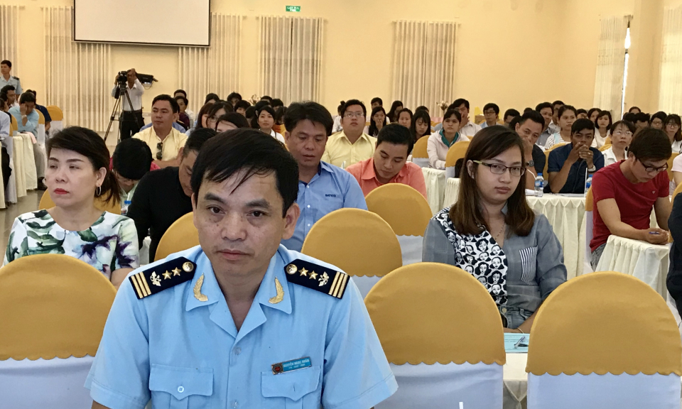 Hải quan Long An triển khai c&aacute;c nghị định, th&ocirc;ng tư về thủ tục xuất nhập khẩu.