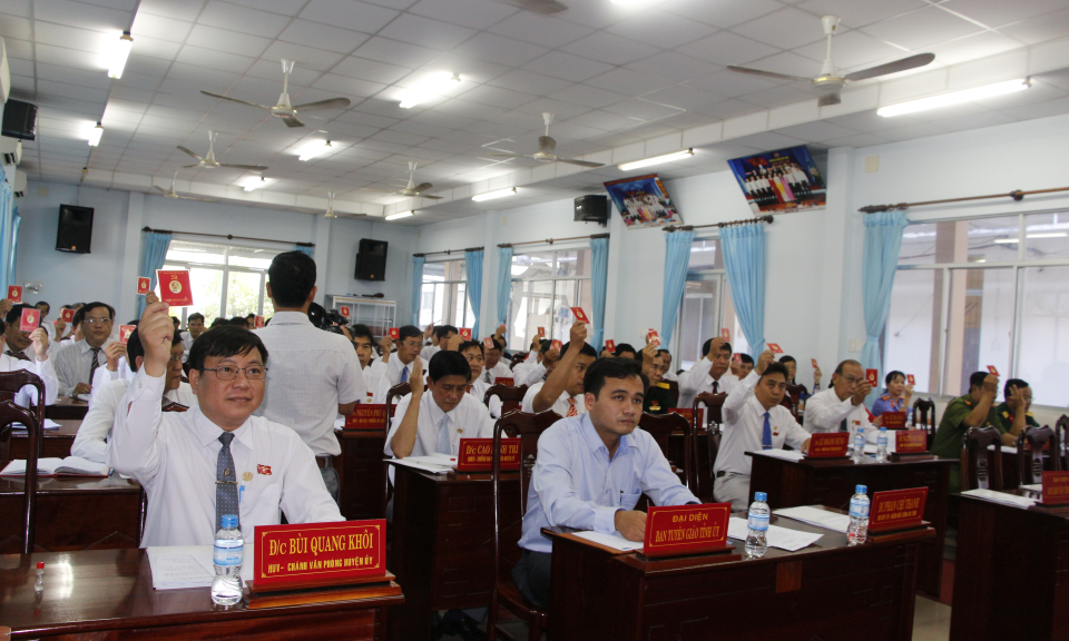 H&ocirc;̣i nghị ban ch&acirc;́p hành huy&ecirc;̣n ủy Thủ Thừa l&acirc;̀n thứ XIII khóa XI