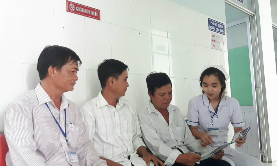 Bệnh viện đa khoa Bến Lức: Hướng tới cơ sở y tế kh&ocirc;ng kh&oacute;i thuốc l&aacute;