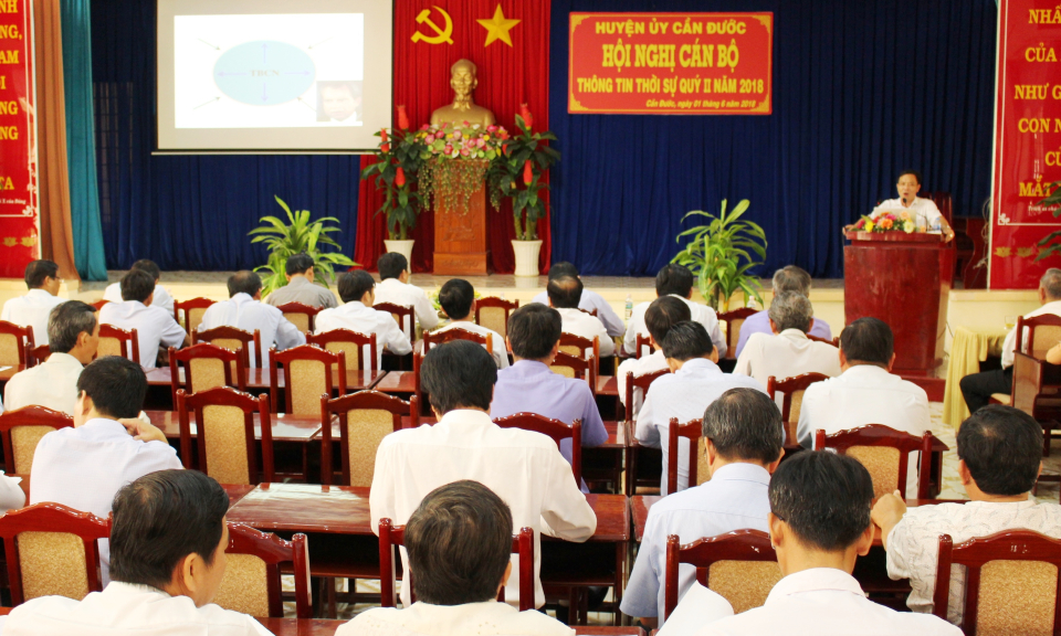 Cần Đước: Hội nghị c&aacute;n bộ th&ocirc;ng tin thời sự qu&yacute; II năm 2018