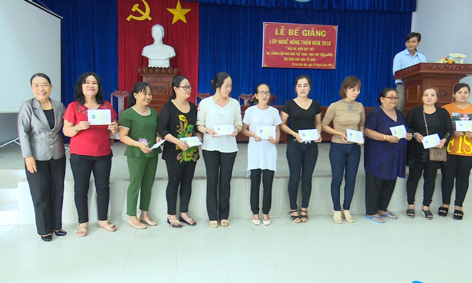 Đức H&ograve;a: Bế giảng 2 lớp đ&agrave;o tạo nghề cho lao động n&ocirc;ng th&ocirc;n