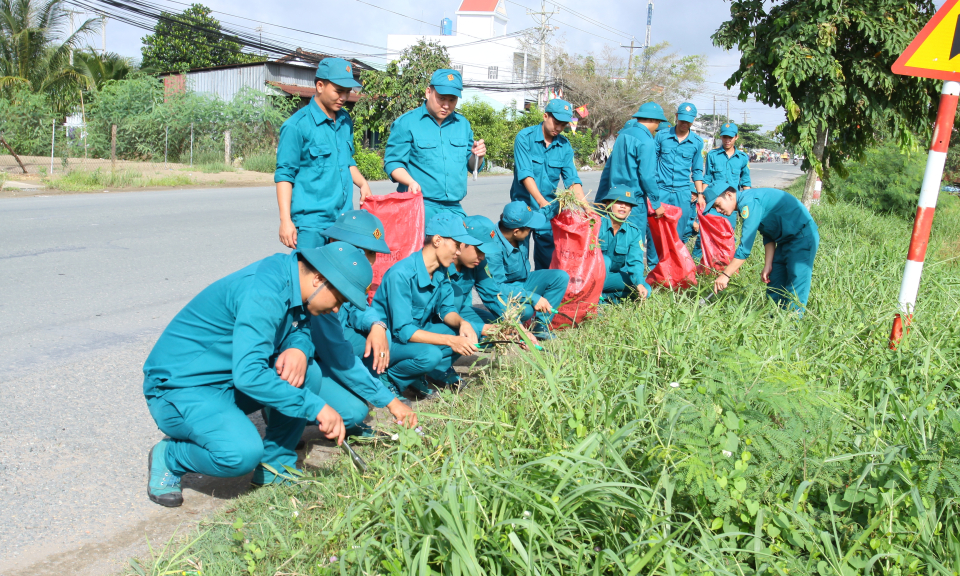 Ban chỉ huy qu&acirc;n sự Cần Đước ra qu&acirc;n l&agrave;m c&ocirc;ng t&aacute;c d&acirc;n vận
